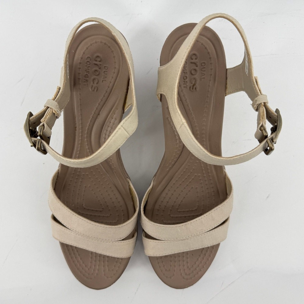 Crocs Leigh II Ankle Strap Wedge Sandal Beige Tan Women 10 Y2K Comfy Beach Vacay - Picture 4 of 11